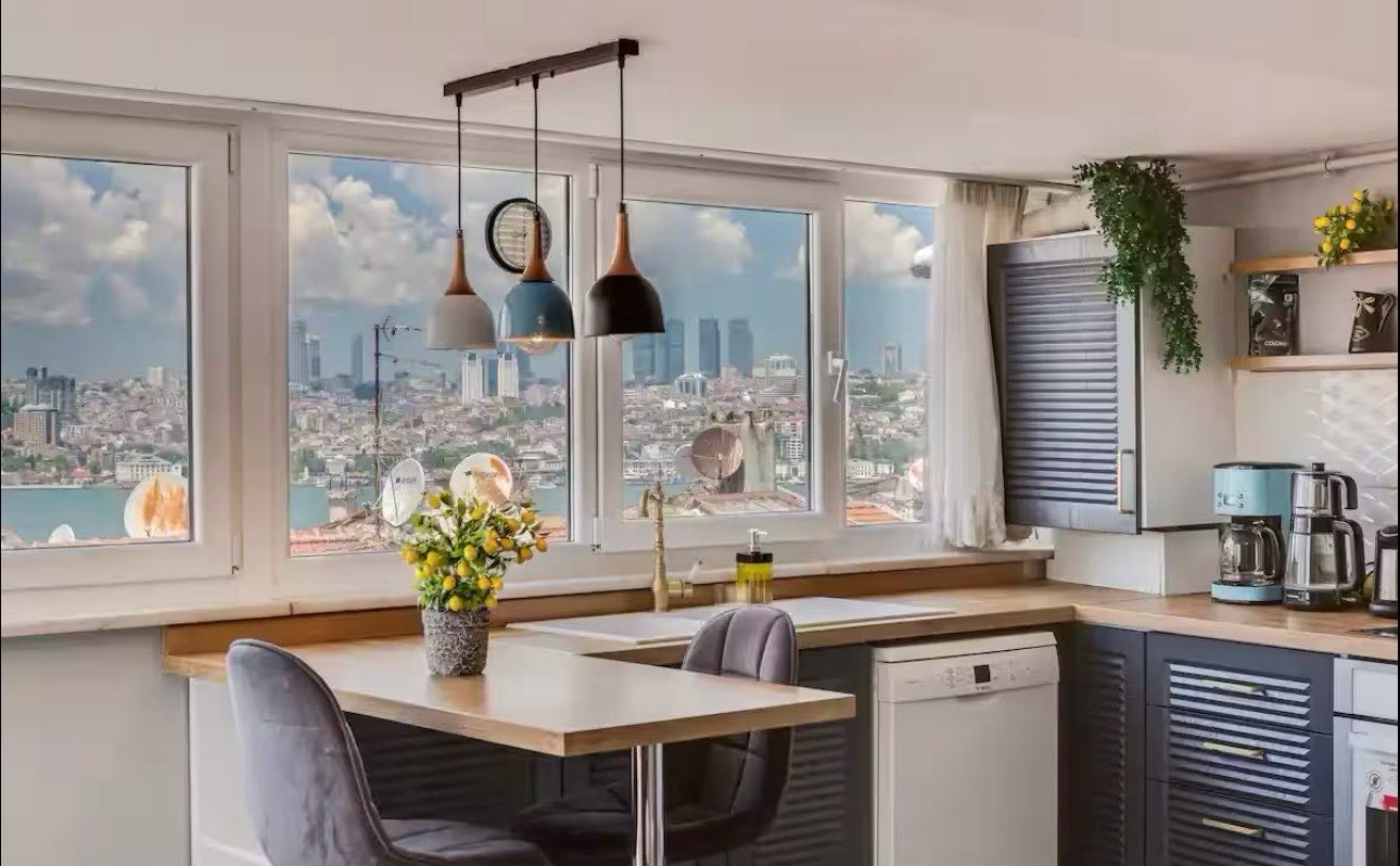 Evini Dodola | Exclusive Üsküdar: 2BR Duplex Retreat with Terrace (Daire 5)