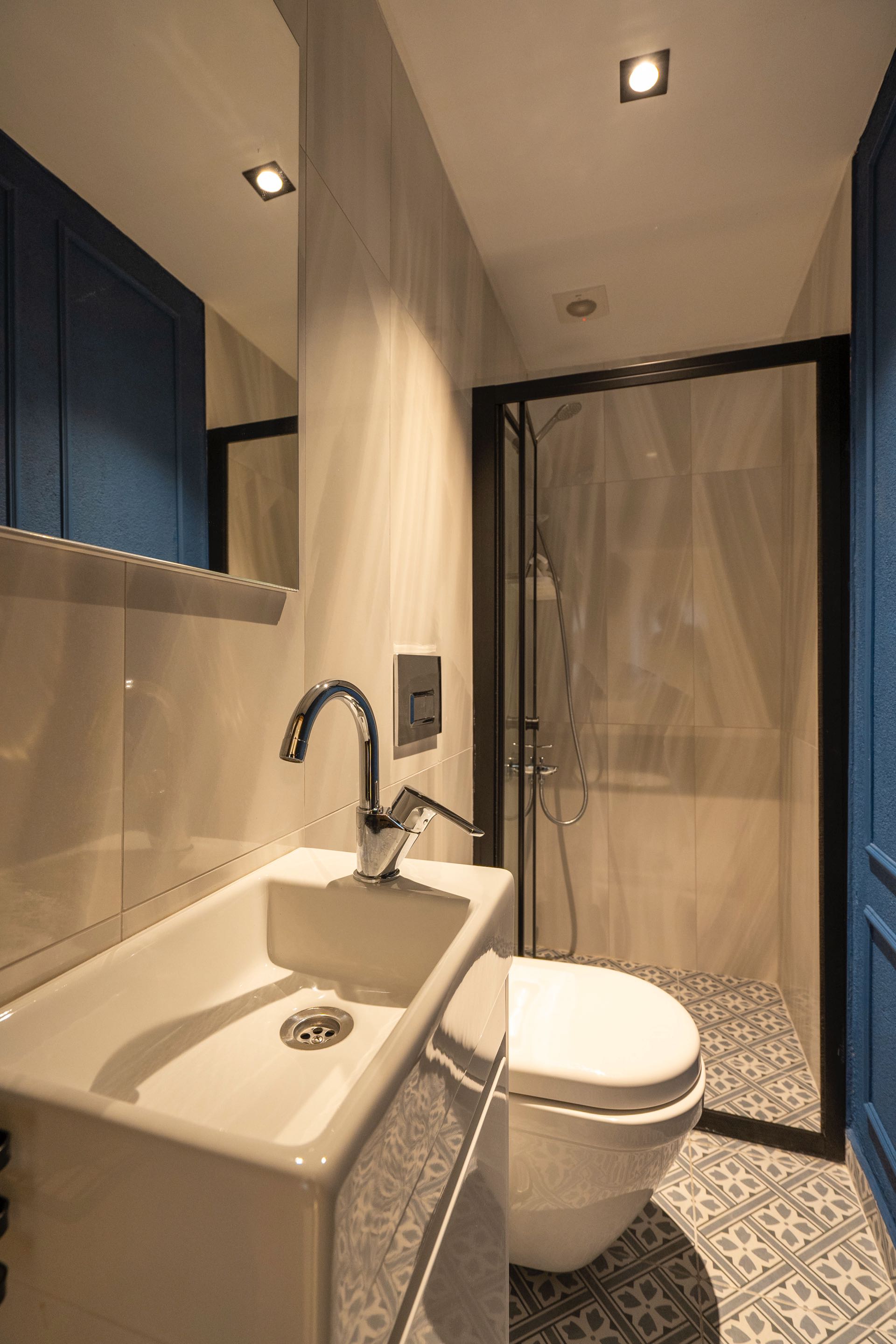 Evini Dodola | Modern 2BR Beşiktaş: Private Library & Top Views