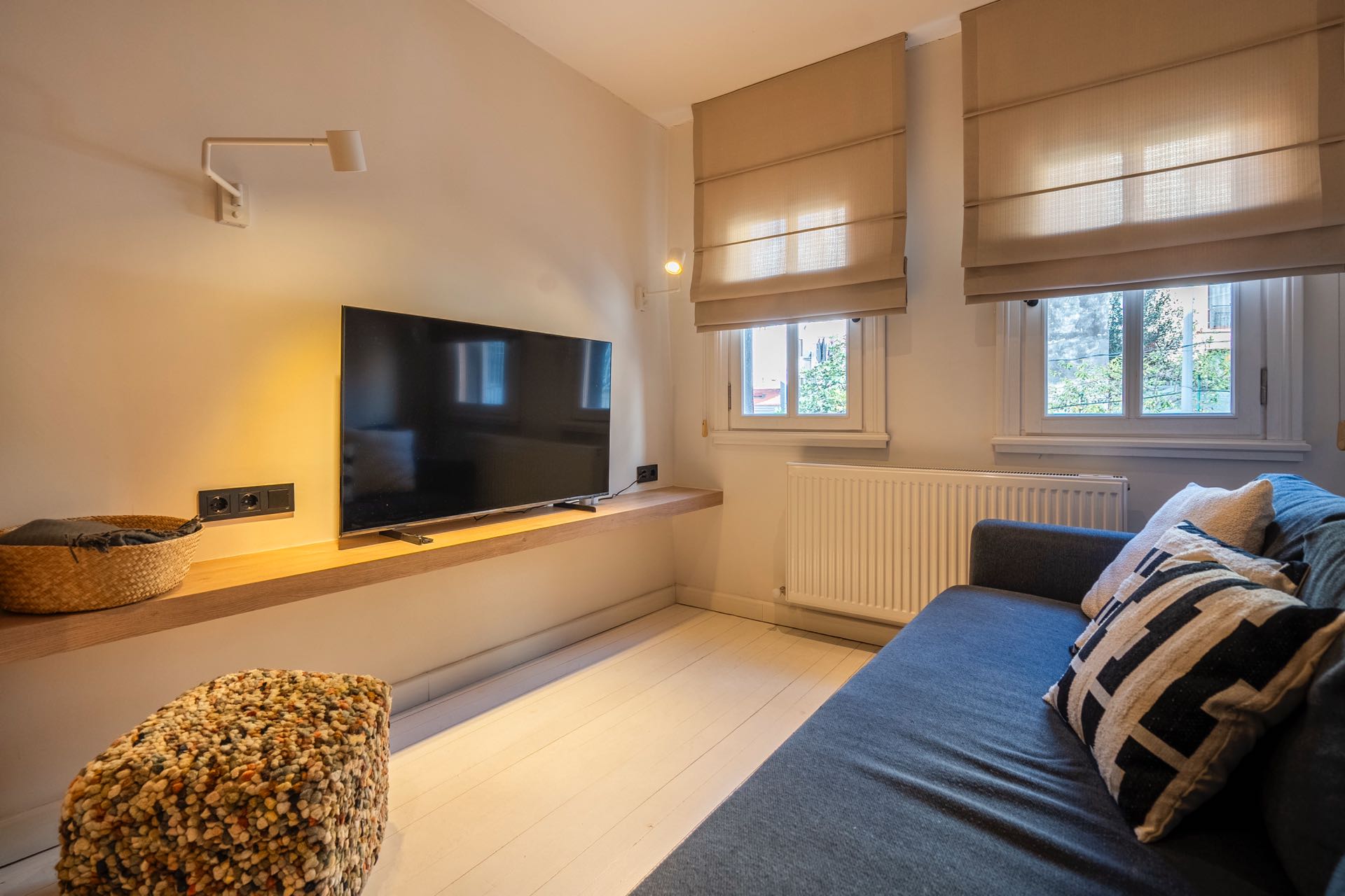 Evini Dodola | Modern 2BR Beşiktaş: Private Library & Top Views